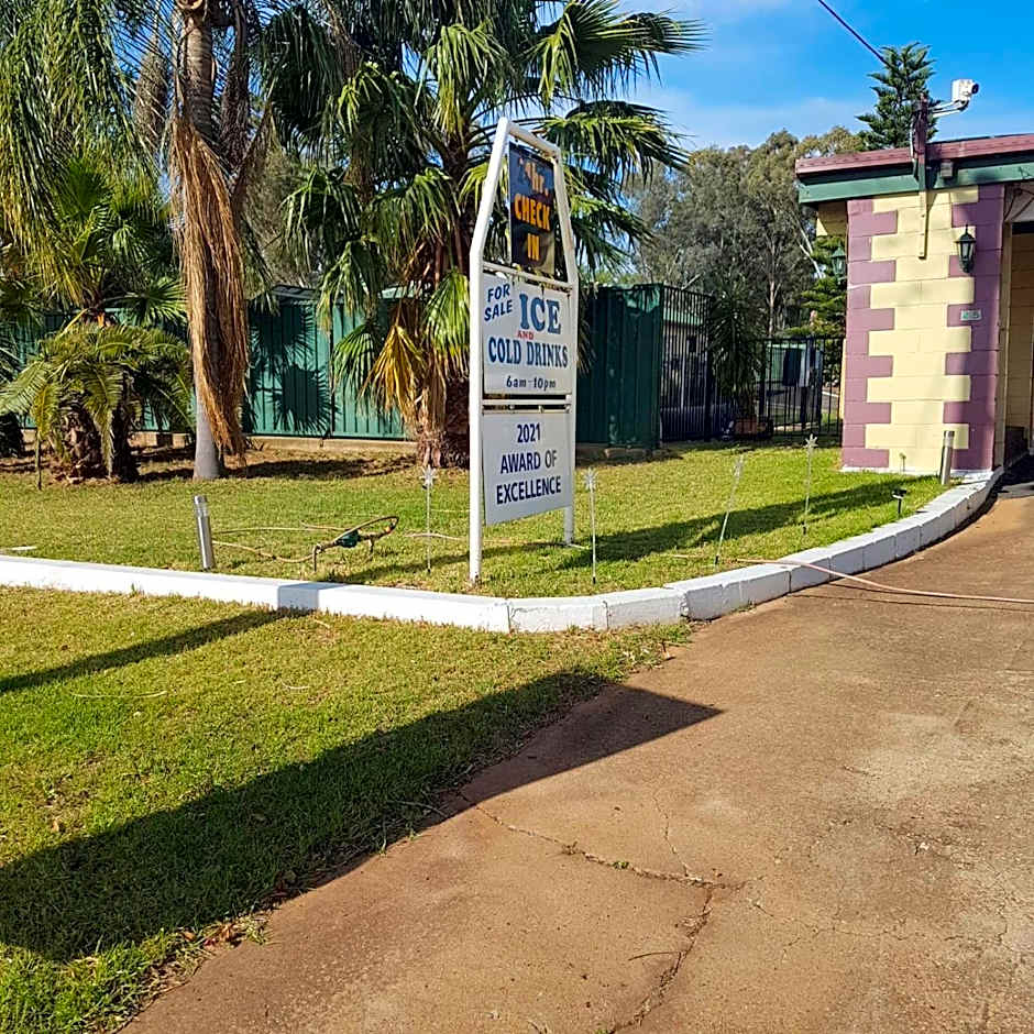 Golden Peak Motel PeakHill
