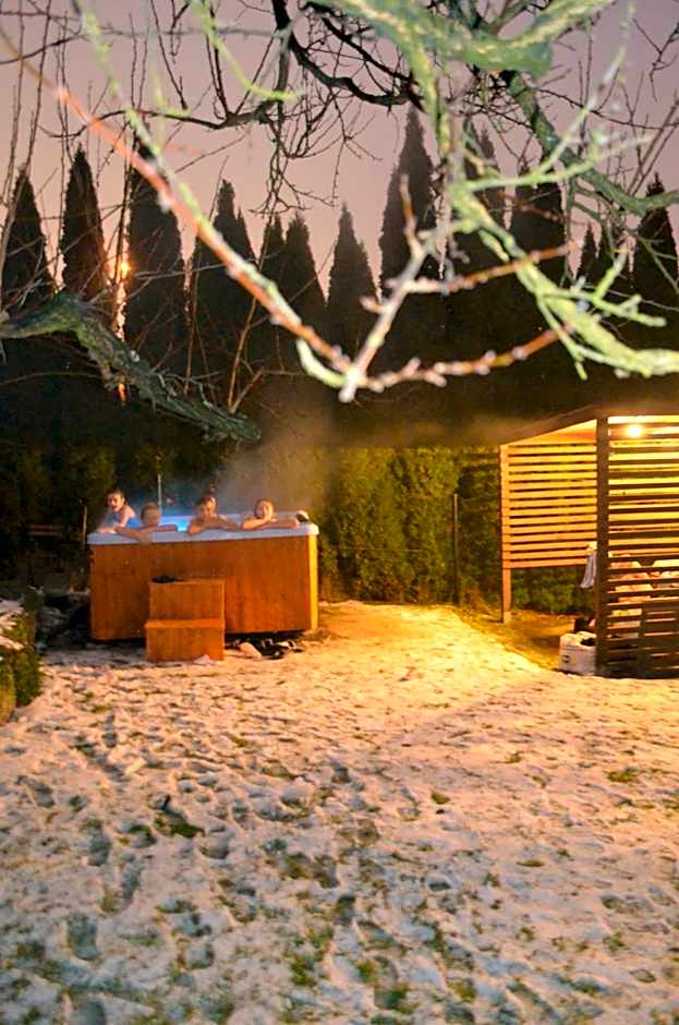 Lawendowo- sauna, jacuzzi, domki w ogrodzie i apartamenty w kamienicy