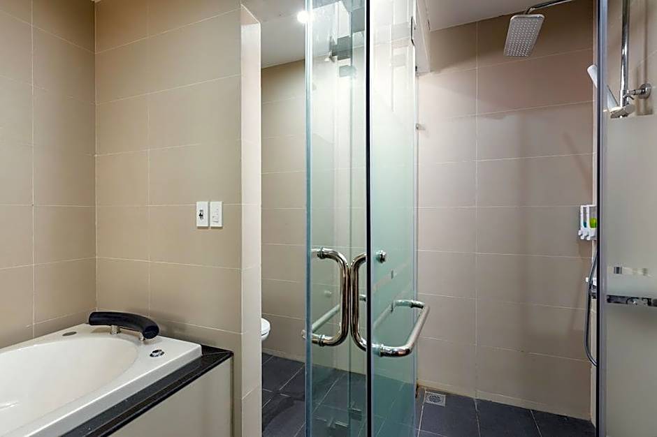 OYO 930 Thang Long Hotel