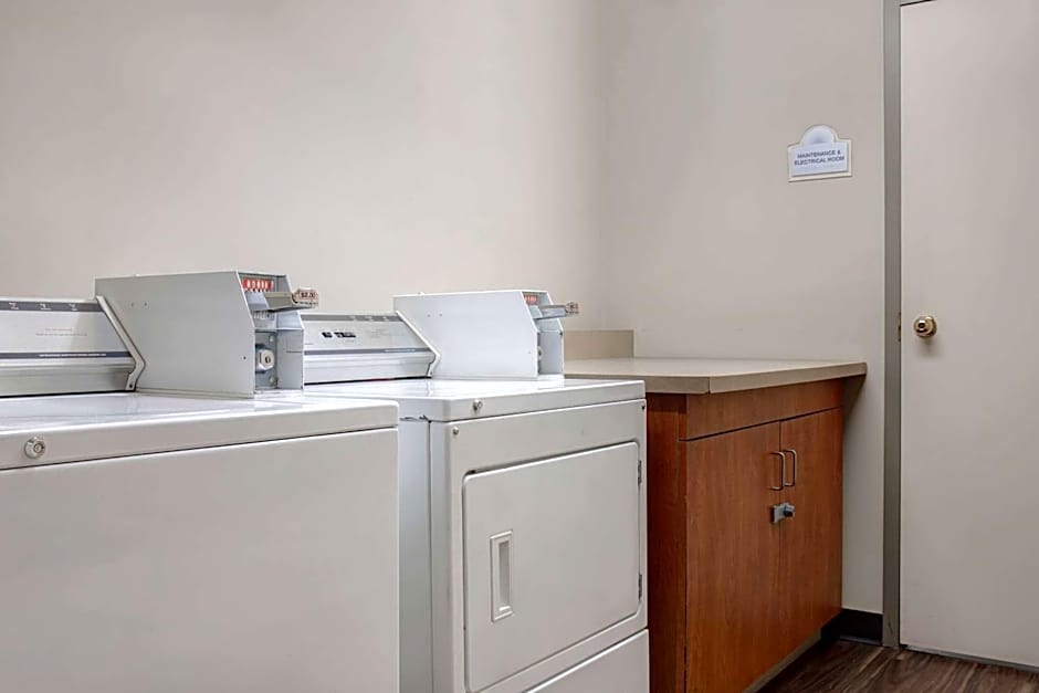 Days Inn by Wyndham Medicine Hat