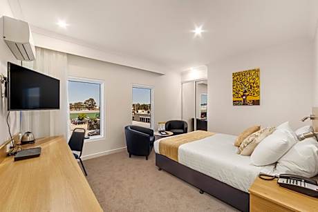 Ciloms Airport Lodge