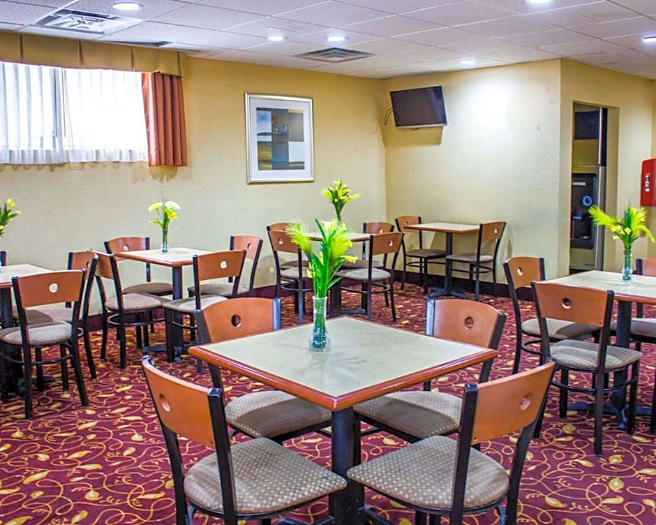 Travelodge by Wyndham Ozone Park