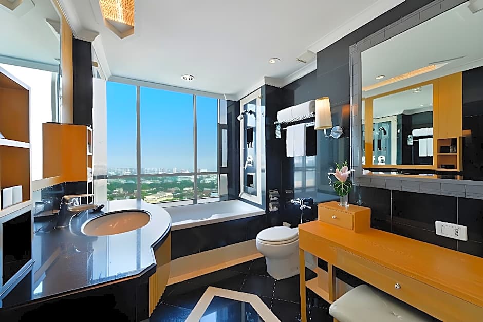 Miracle Grand Convention Hotel