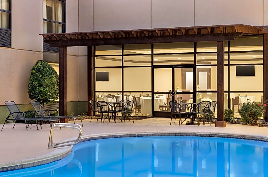 IBAN Dallas Park Central Hotel, Trademark by Wyndham