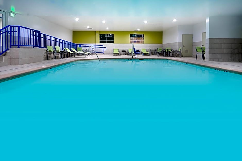 Holiday Inn Express & Suites Watsonville By IHG