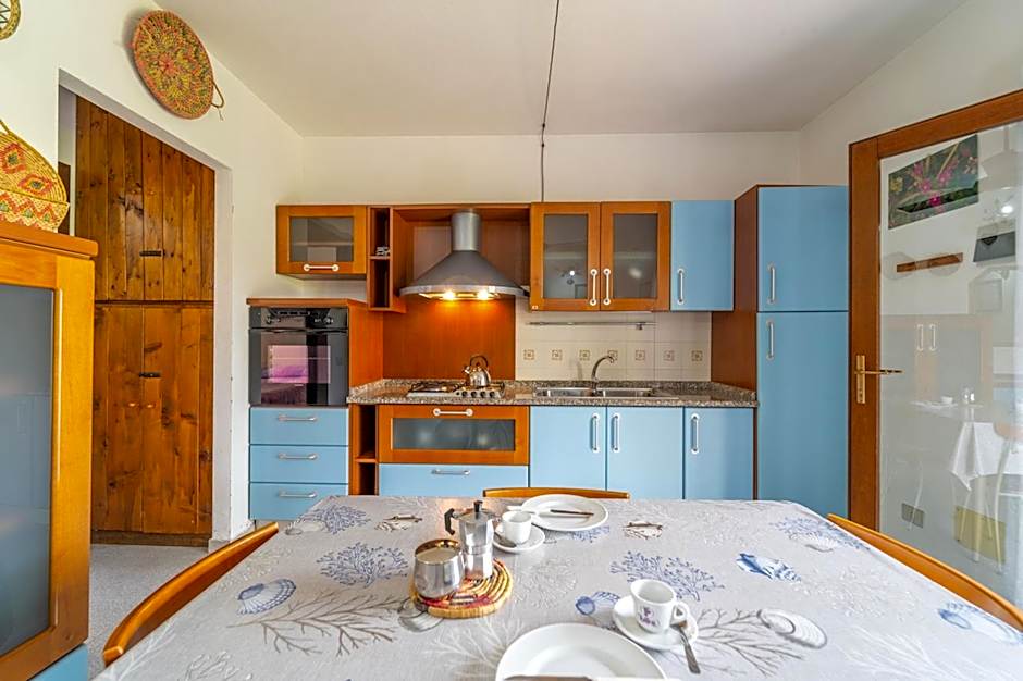 ISS Travel, Villa Fiorita - 800 m from La Cinta beach
