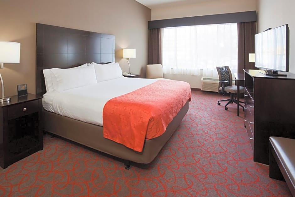 Holiday Inn Express & Suites Bloomington West