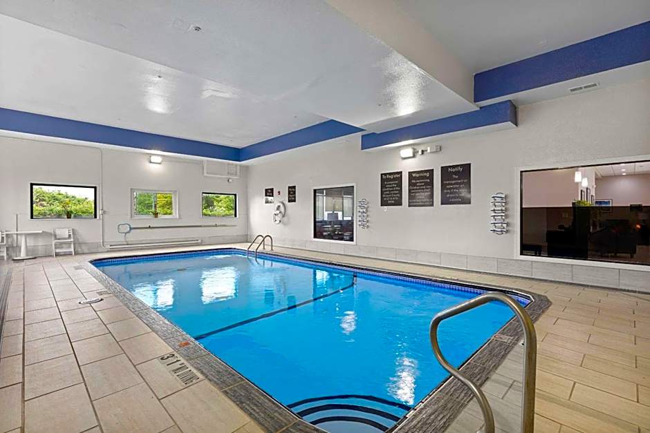 Comfort Inn & Suites St. Louis-Hazelwood