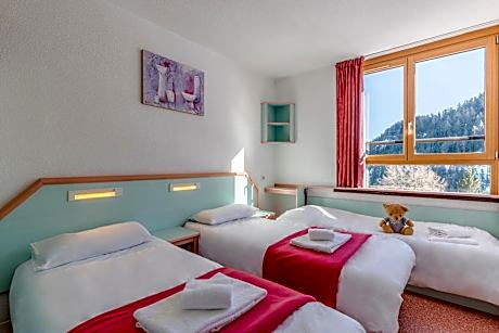 Twin room with an extra bed for a child up to 6 years old
