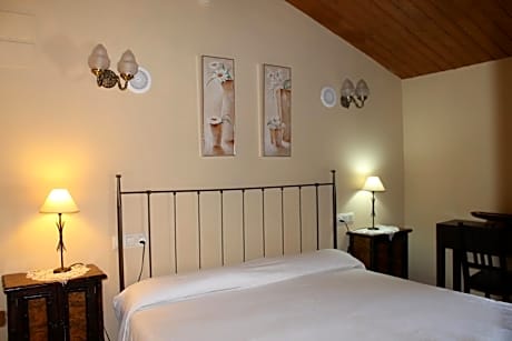 La Bodega Del Camino aka Albergue On TheLe