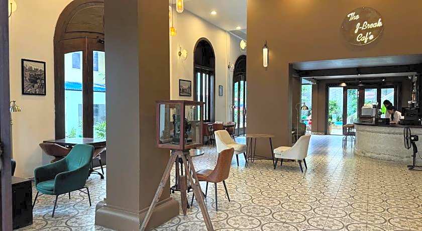 The J Break Boutique