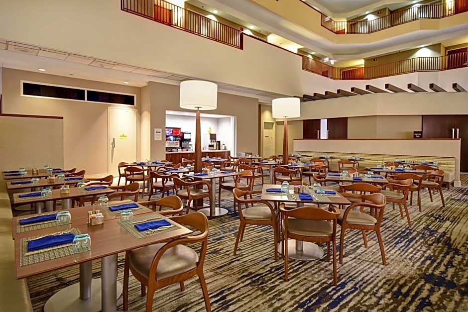 Embassy Suites By Hilton Charleston