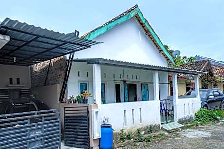 SPOT ON 92301 Penginapan Indola