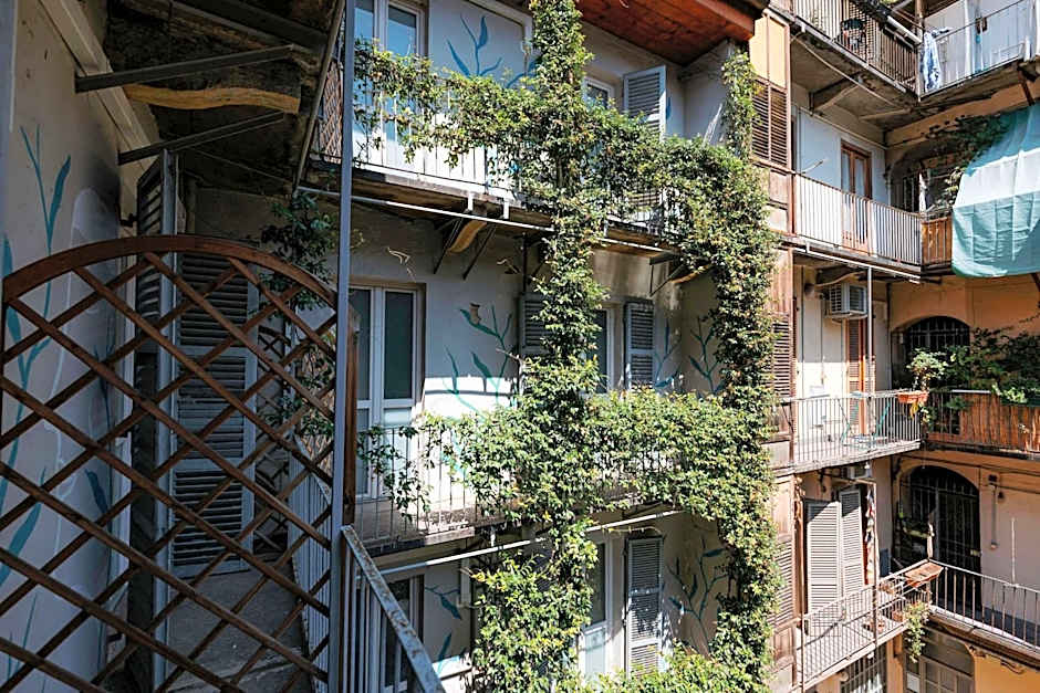 Tomato Backpackers