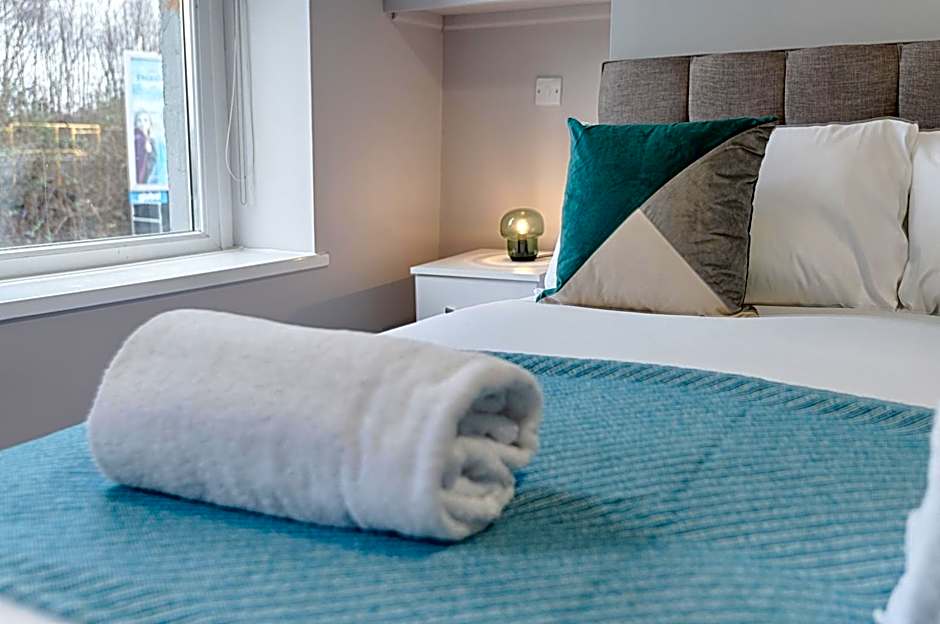 Contractor Base - Kitchen - Parking Included