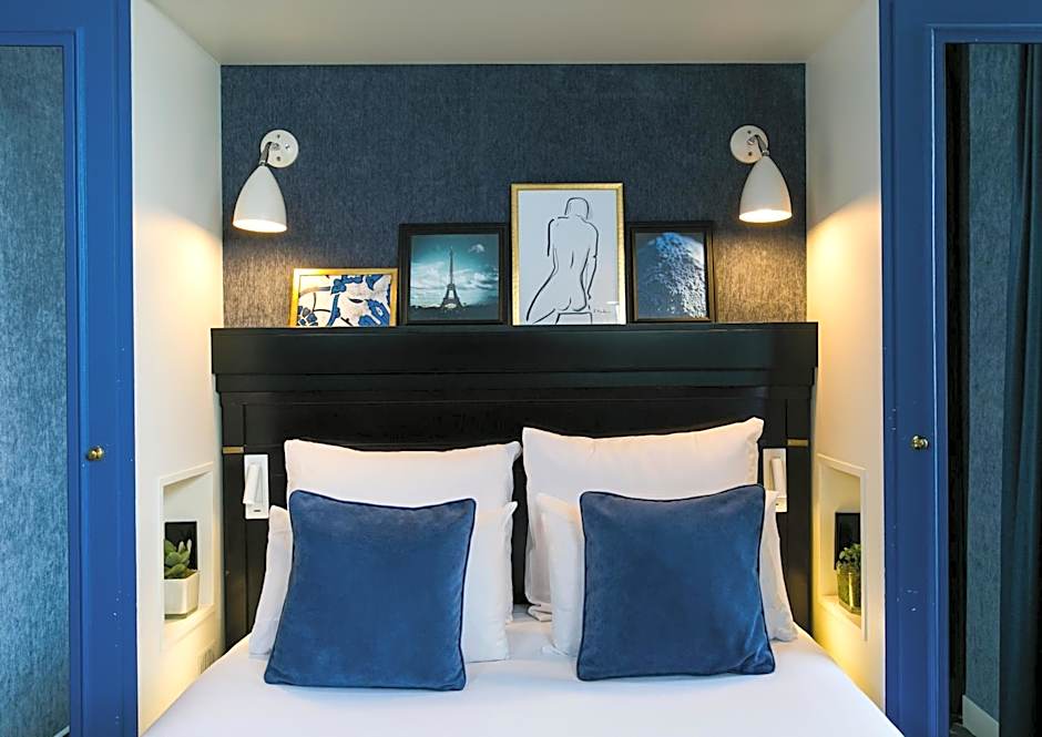 Hotel de Neuville Arc de Triomphe