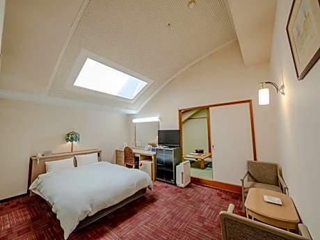 Room with Tatami Area - Smoking