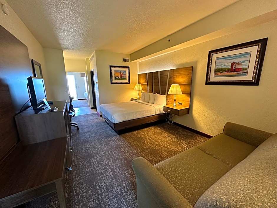 Mackinaw Beach And Bay All Suites Resort