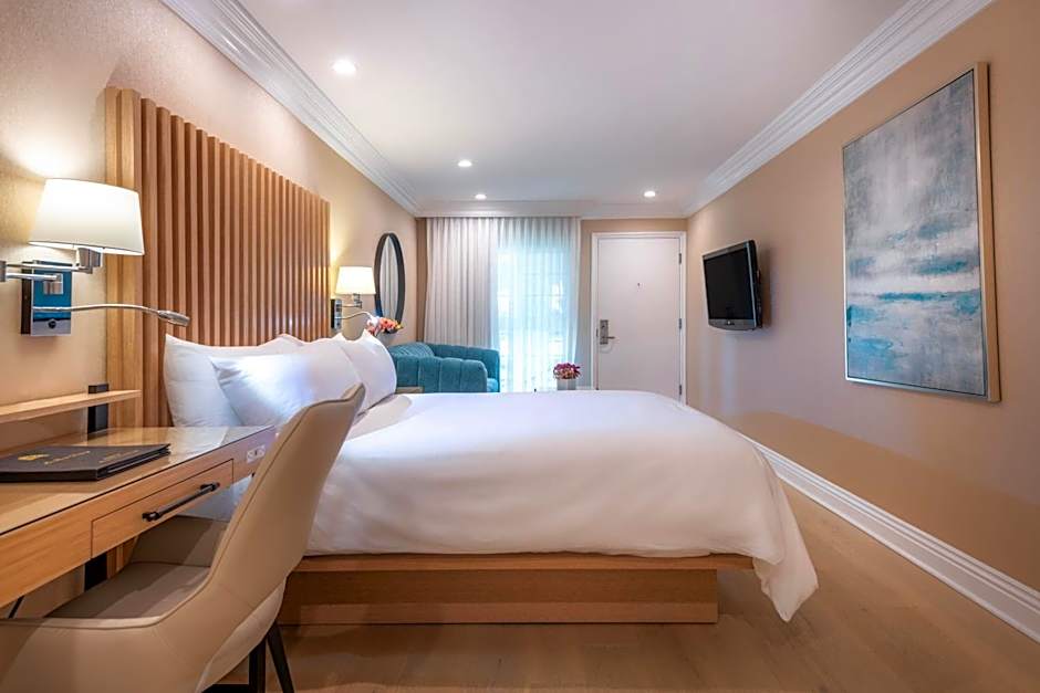 Beverly Hills Plaza Hotel