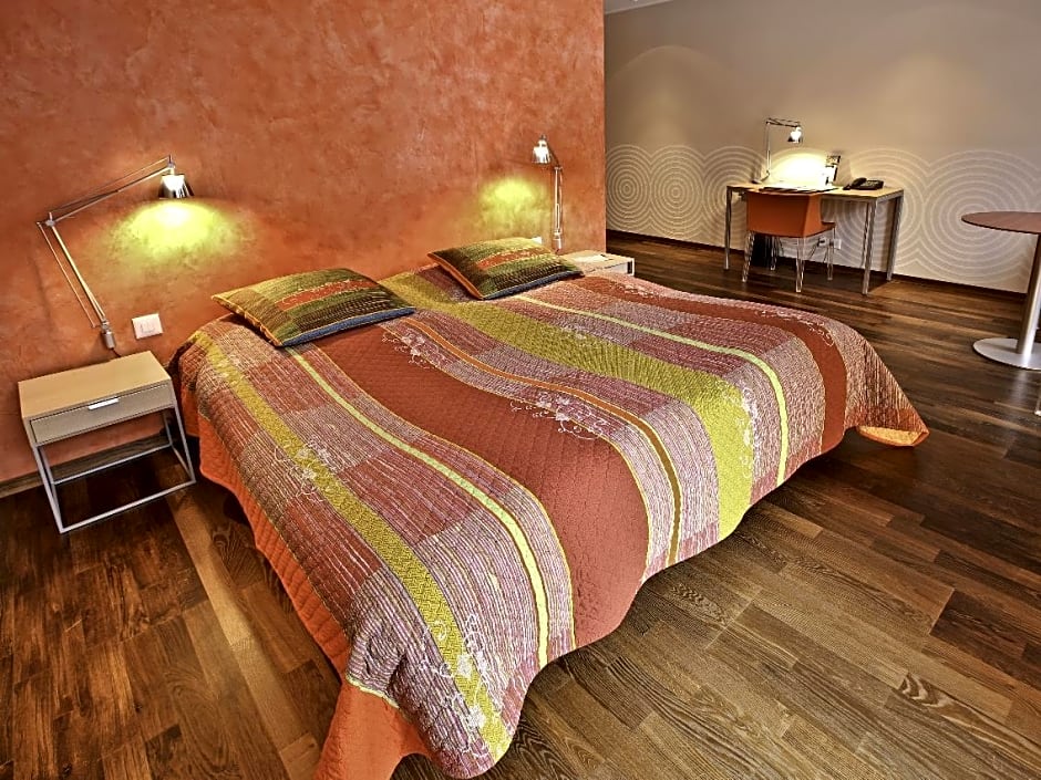 Photo 1 of 2 of Superior 2 Beds