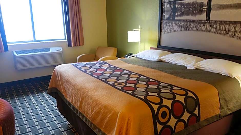 Super 8 by Wyndham Wheeling