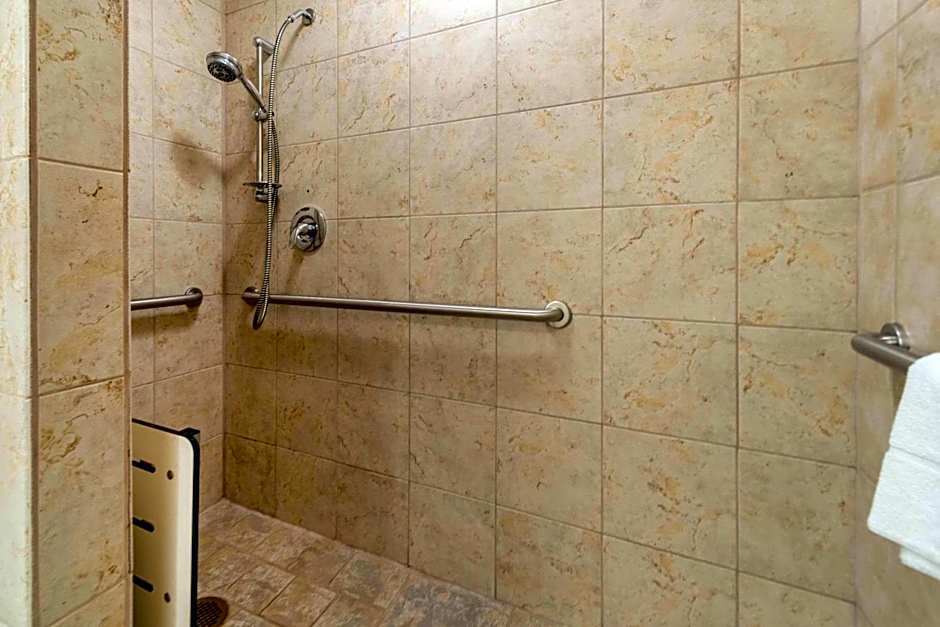 Quality Inn & Suites Vandalia near I-70 and Hwy 51