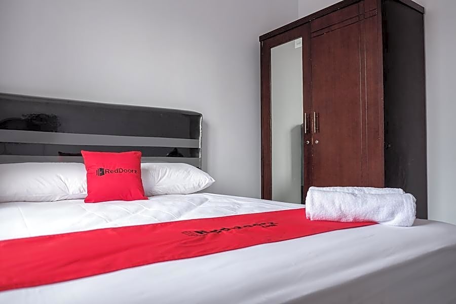 RedDoorz near Supermall Karawaci 2
