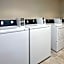 Holiday Inn Express & Suites Milwaukee NW - Park Place By IHG
