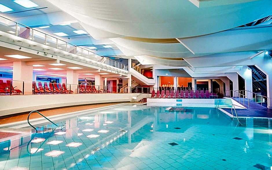 Österreichischer Hof-im Bademantel direkt in die Alpentherme