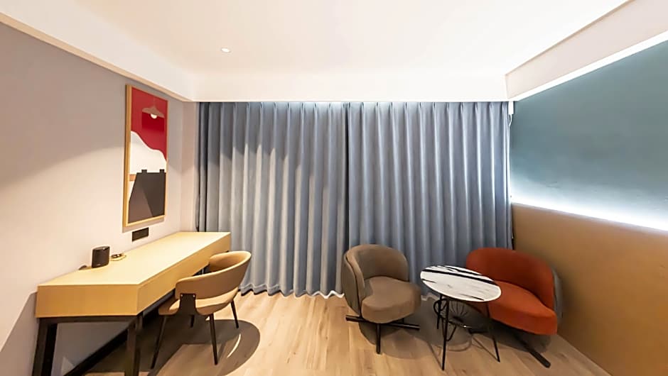 Thank Inn Qinghai Haidong Huzhu County New Passenger Terminal