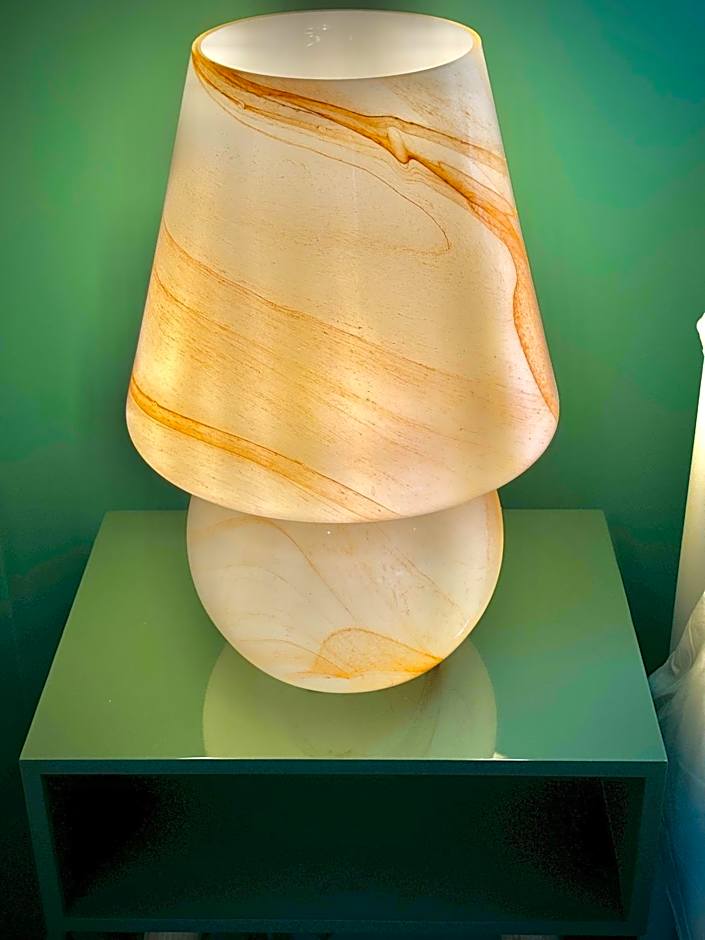 ROOMS AT THE QUAYSIDE - stylish en-suite rooms on Poole Quay all fully refurbed