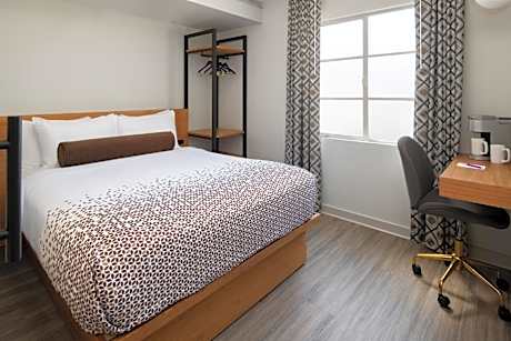 Standard Queen Room