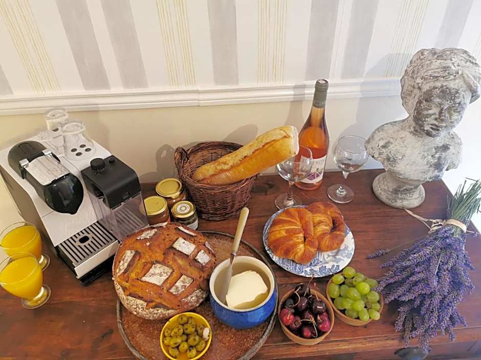 1560- Domaine Des Cinq Jardins- A Magical and Authentic Mansion
