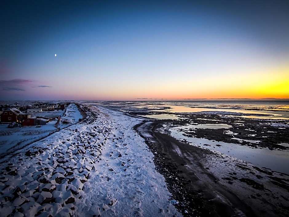 Bakki Apartments & Hostel