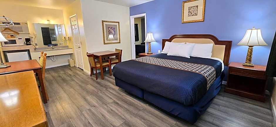 Rodeway Inn & Suites