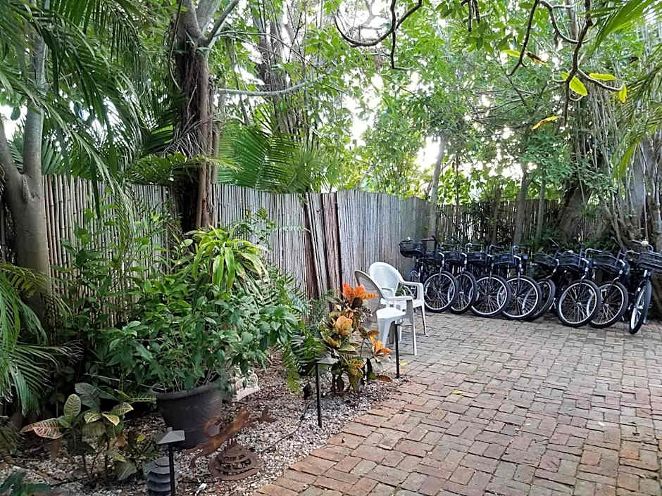 Suite Dreams Inn by the Beach