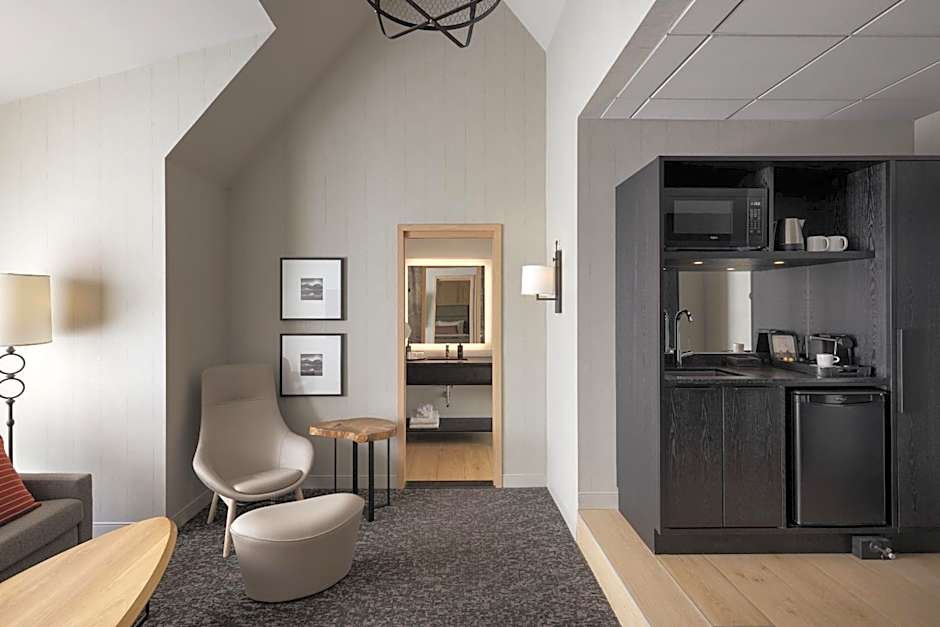 Peaks Hotel and Suites