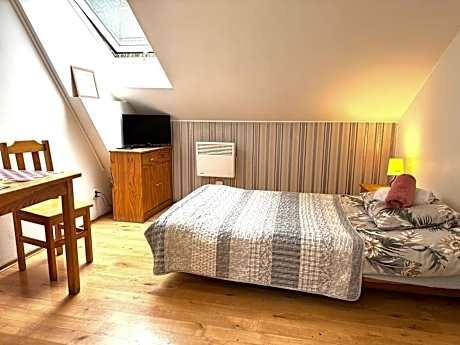 Single Room with Shared Bathroom