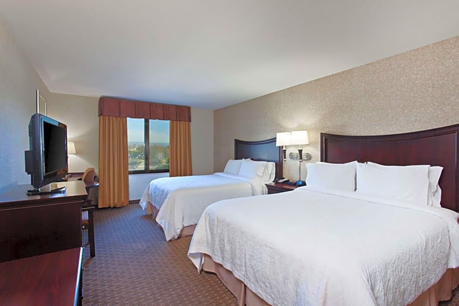 Hampton Inn By Hilton And Suites Oakland Airport Alameda
