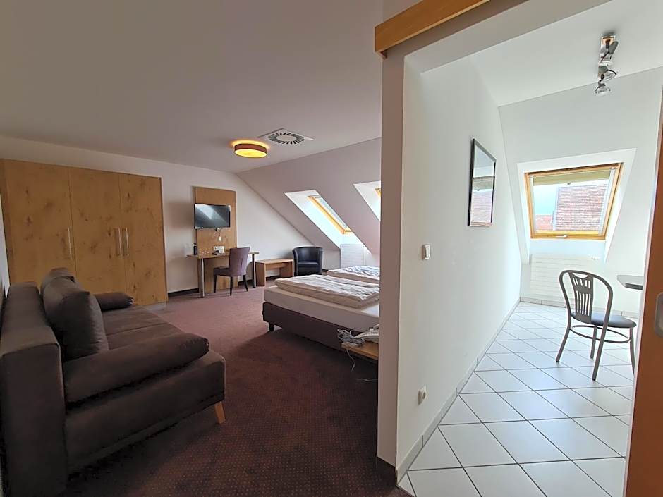 Hotel am Hachinger Bach by Blattl