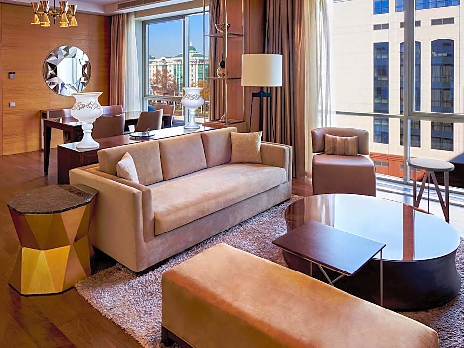 Photo 1 of 4 of Executive Suite