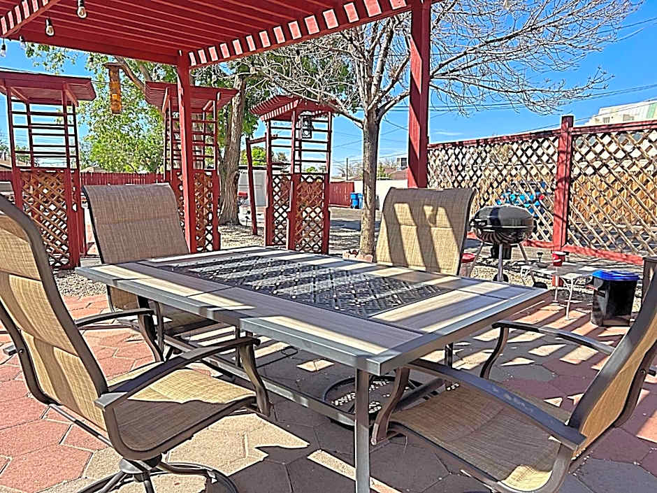 Home Style Apartments - 1 & 3 BR Suites with Full Kitchen