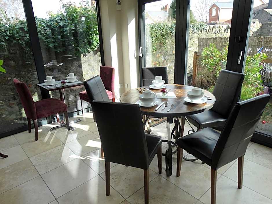 Number One Hundred Bed And Breakfast