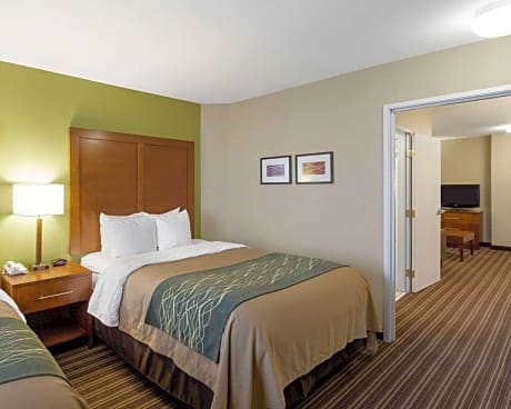 2 Queen Beds, Suite, Nonsmoking