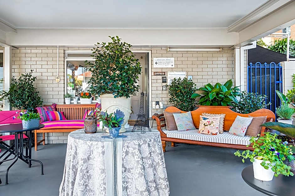 Airport Riverview Motel