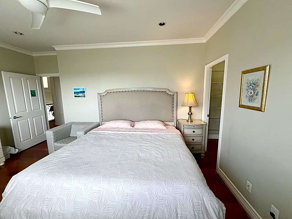 A quiet independent entrance suite on second floors with private bathroom close to YVR