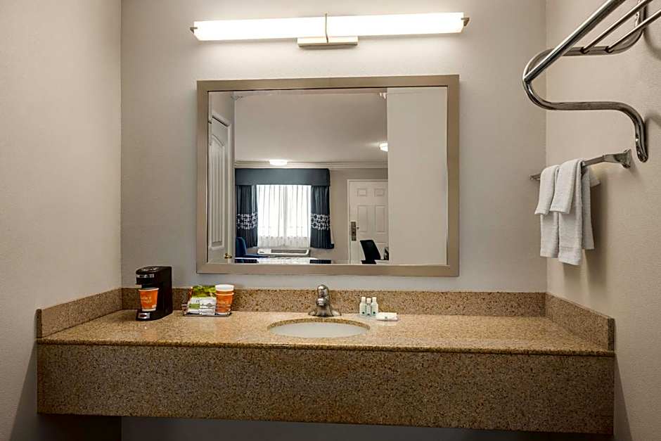 Quality Inn Lake Elsinore