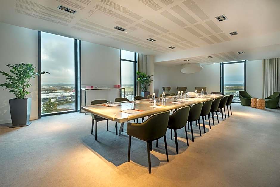 Radisson Blu CDG Airport Terminal Hotel, Paris