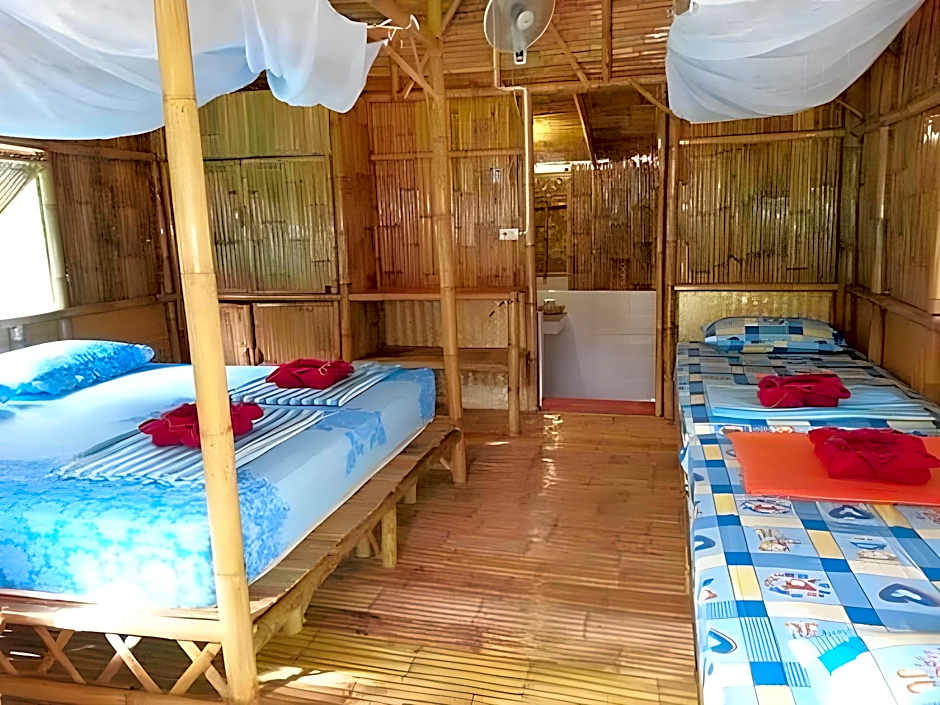 Photo 1 of 6 of 1 Double Bed and 1 Twin Bed