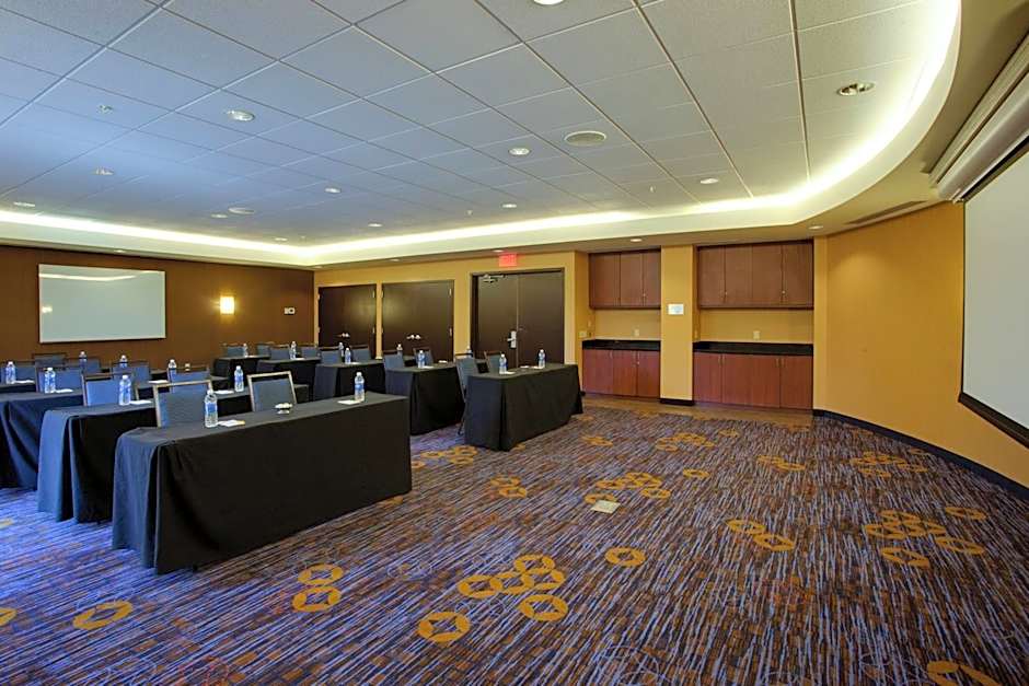 Courtyard by Marriott Republic Airport Long Island/Farmingdale